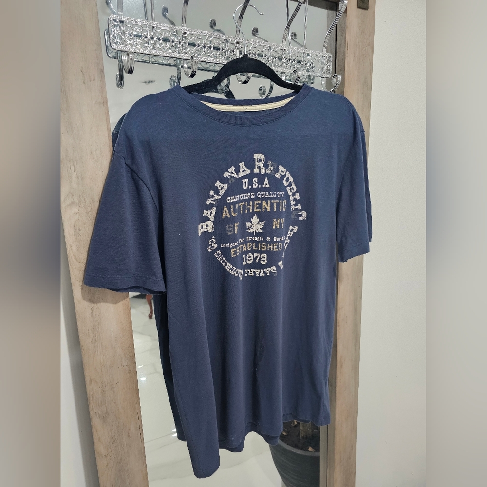 Men's Banana Republic Graphic Tee Size: M